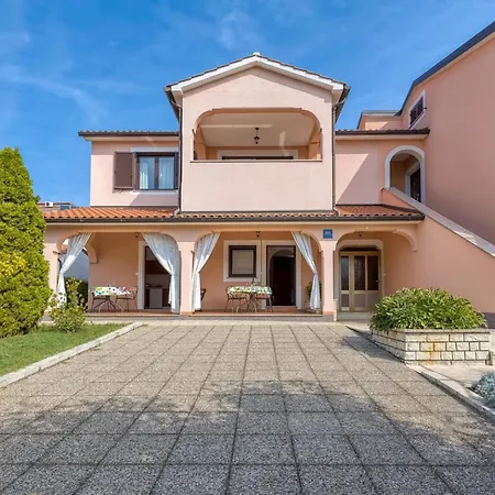 Silva 5 Mit Garten Und Grill * Rovinj