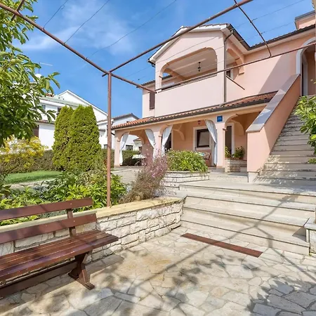Silva 5 Mit Garten Und Grill Rovinj